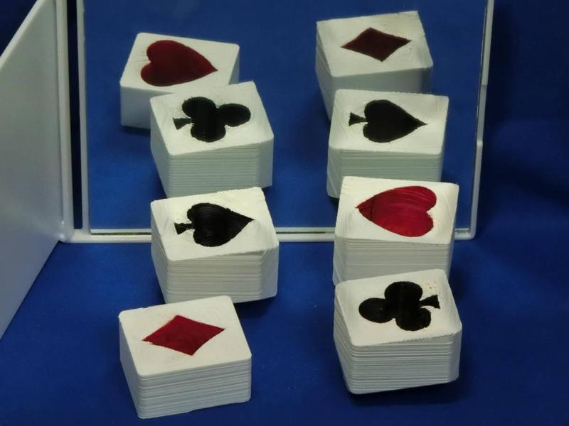 Suit magic ( optical illusion)