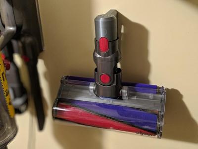 Dyson Cyclone V10 Attachment Mount