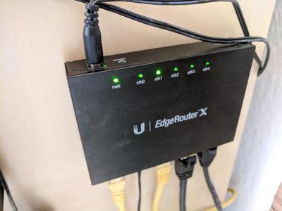 Ubiquiti Edgerouter X wall bracket