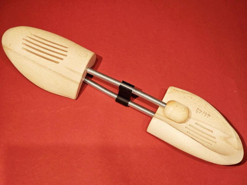 Shoetree -stretcher clip  / Schuhspannerklammer