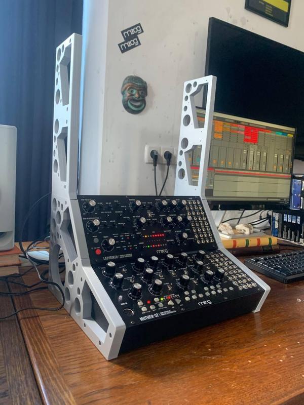 Moog stand for 4 pieces