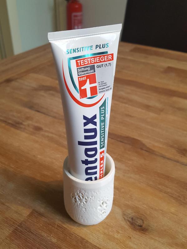 Voronoi toothpaste holder