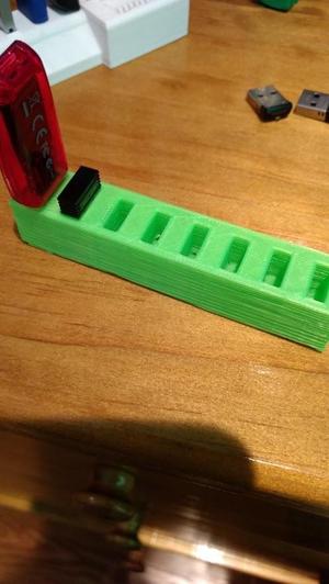 Simple usb holder 