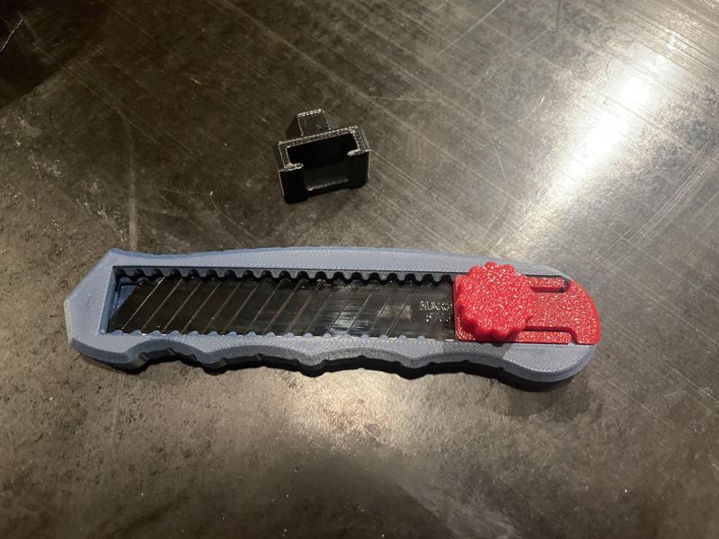 Ergonomic Box Cutter with Click Mechanism HSW (Honeycomb Storage Wall)