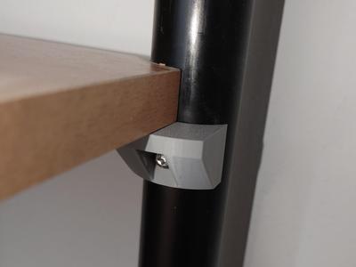 Screw-in shelf bracket for modular book shelf