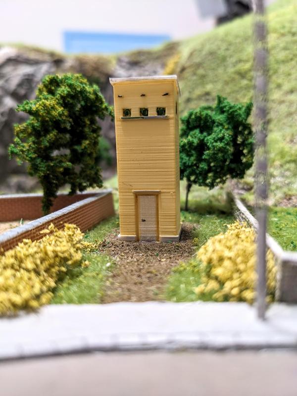 N - Poste électrique tour