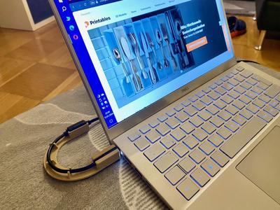 Kink protector for Dell