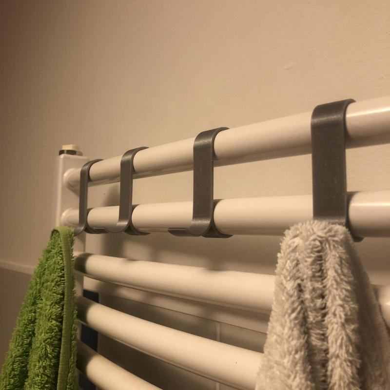 Simple hook for heating ladder