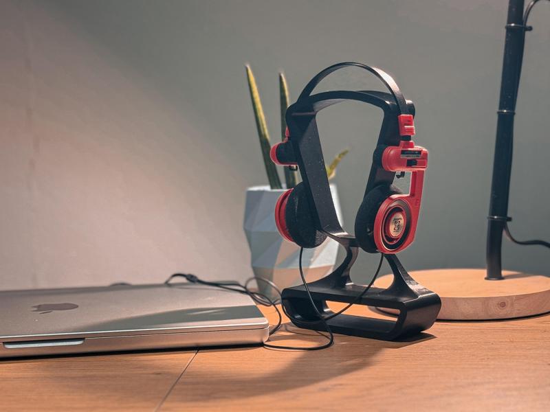 Modern headphones Stand ( for KOSS PORTA PRO)