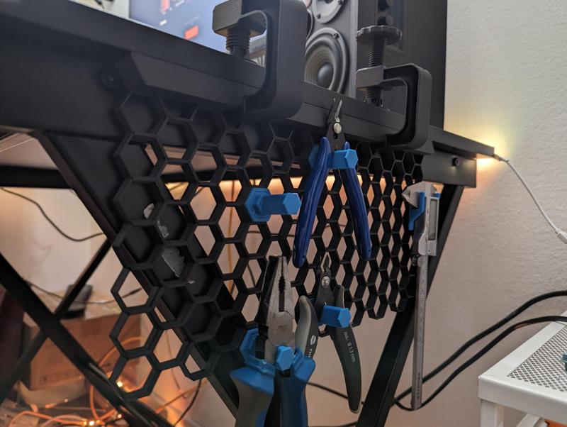 HSW - Honeycomb under desk mount