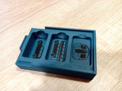 Scotland Yard Player Organizer with Groove