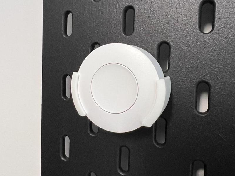 Skadis Sonoff button holder