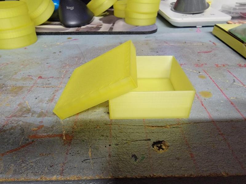 square storage container with lid