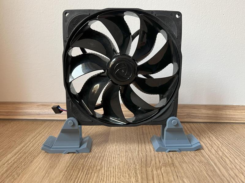 desktop holder/feet for computer fan