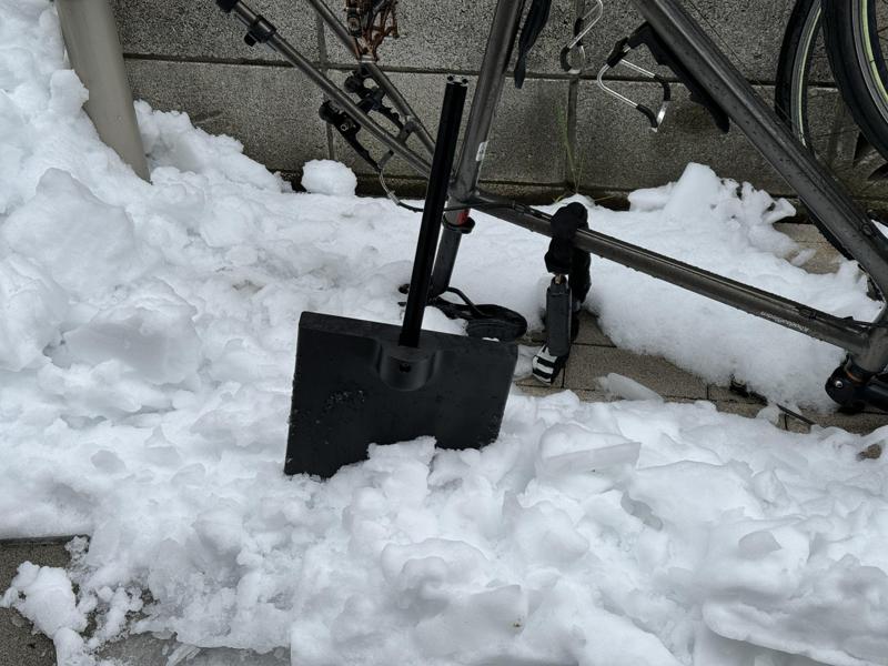 Lazy man's shovel for snowy day