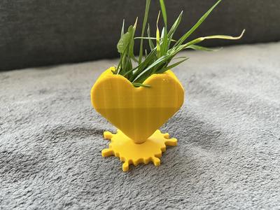 Kvetinac, vaza, ve tvaru srdicka nekolik variant