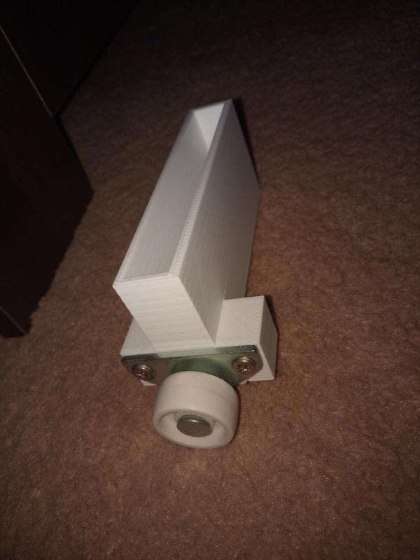 Dětská postýlka - montáž kolečka