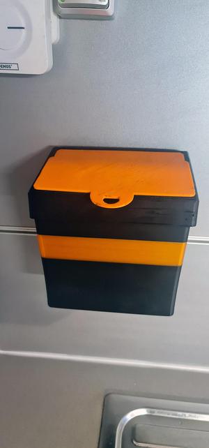 Hanging basket for kitchen organic waste