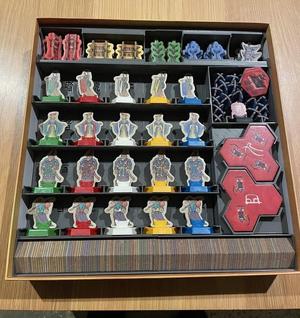 Haung insert for Yellow Box retail version with standees