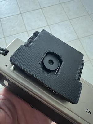 Manfrotto to Peak Design Plate Adapter with Keyhole (Remix)