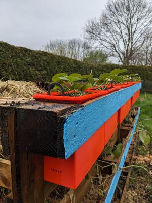 Self-watering Planter for Pallets