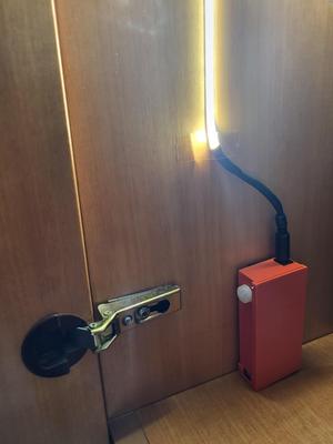 Accensione cob led per armadio con pir