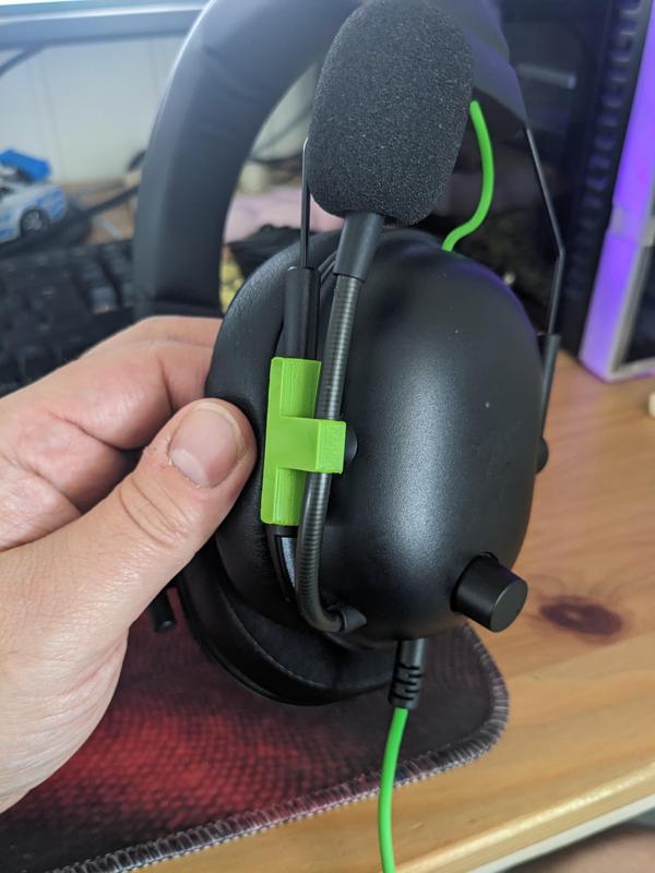 Microphone hook for RAZER BLACKSHARK V2 headset