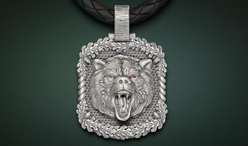 Pendant Bear head in oak leaves