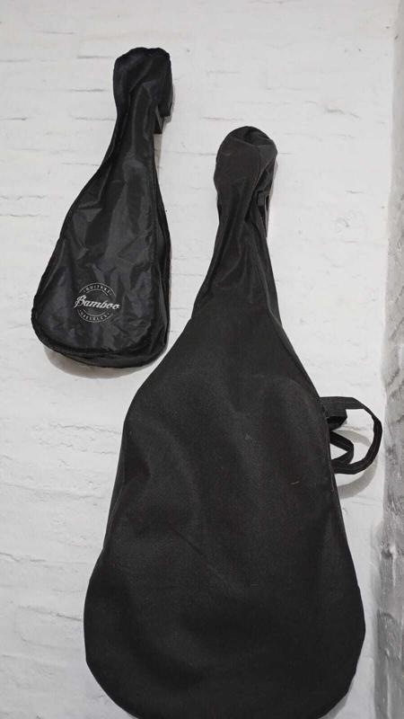 guitar stand with musical symbol