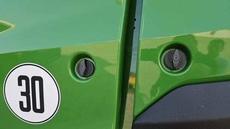 John Deere new serie S combine sidewall opener