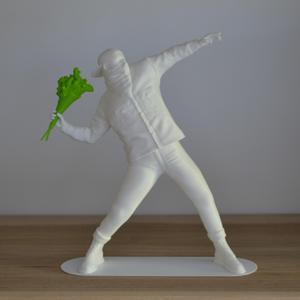 BANKSY | SOLDIER THROWING FLOWERS