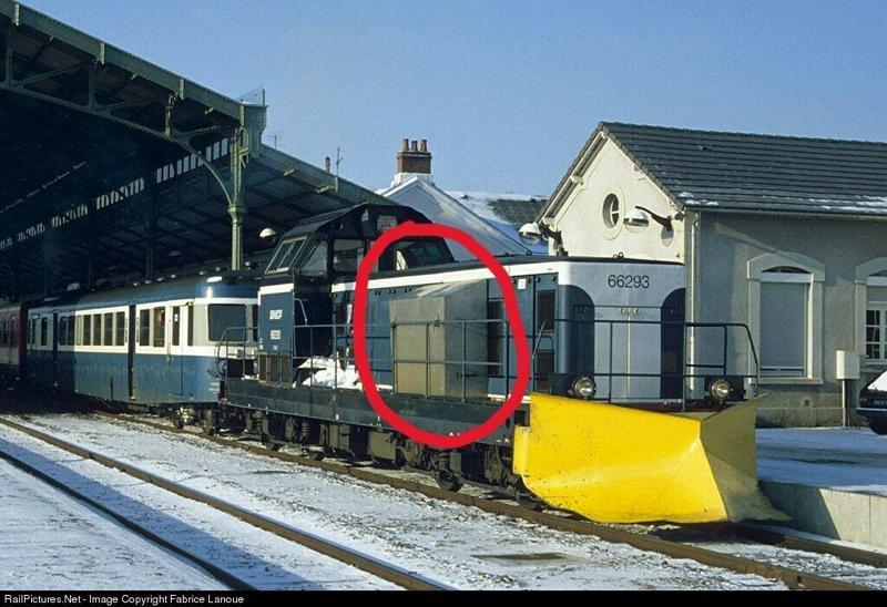 Radiator cover for BB66000 locomotive