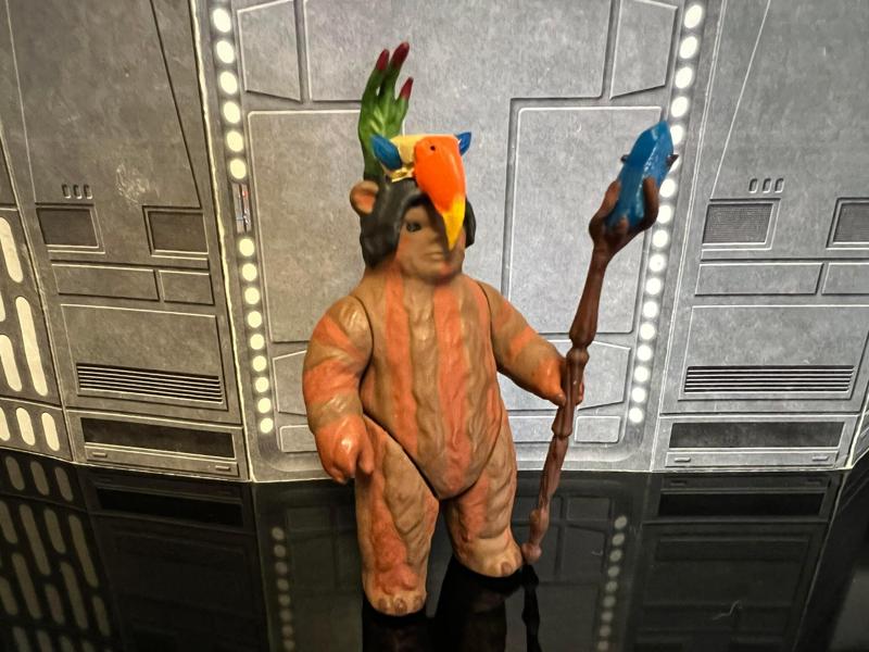 STAR WARS VINTAGE EWOK, MACAWOK SHAMAN ACTION FIGURE. MACAW SKULL CUSTOM KENNER, HASBRO, 3.75", 1/18, 5POA