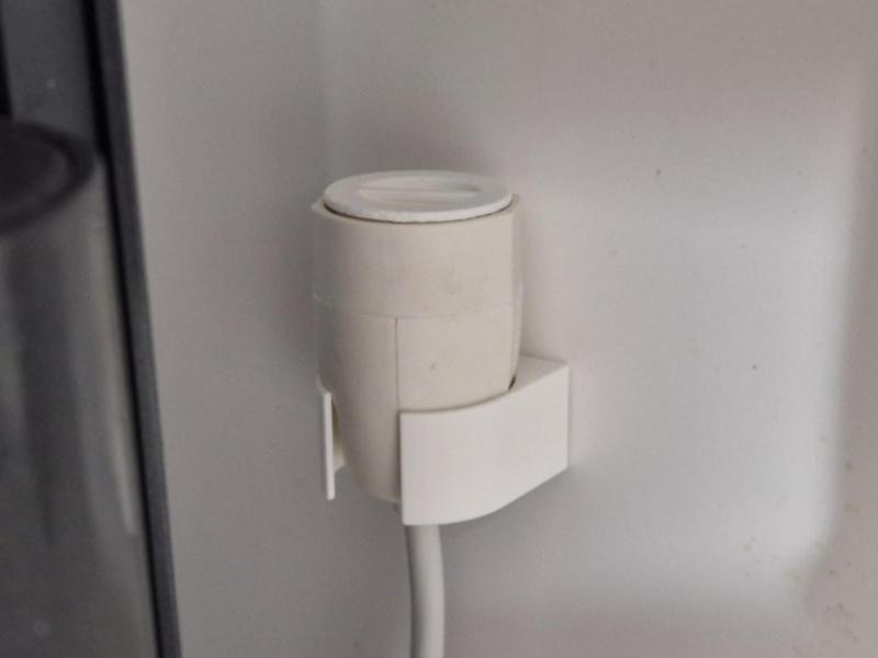 Female Schuko Wall Holder