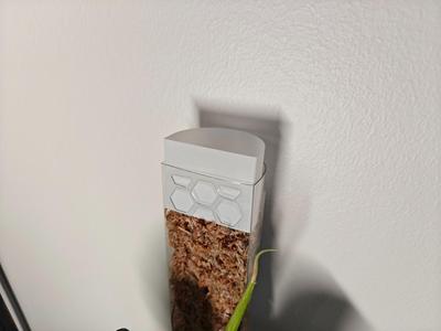 Moss pole dripper