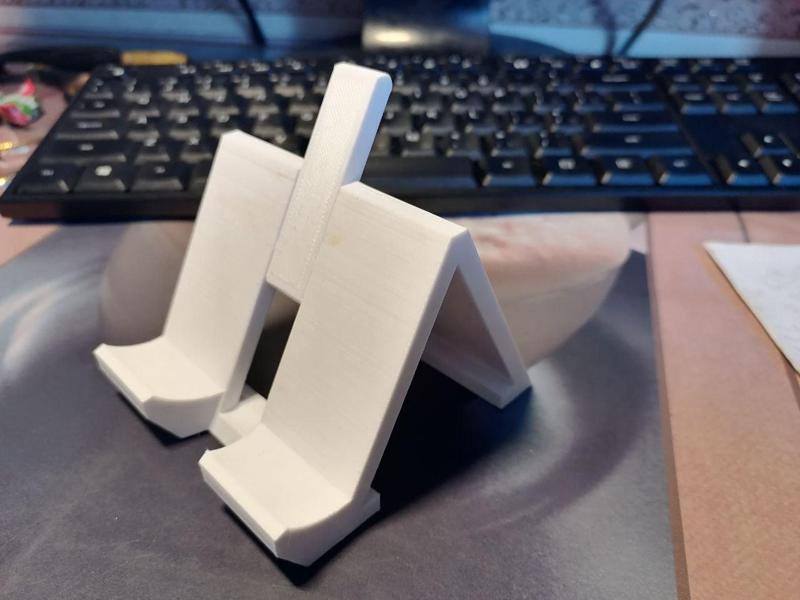 Mobile phone/pad stand