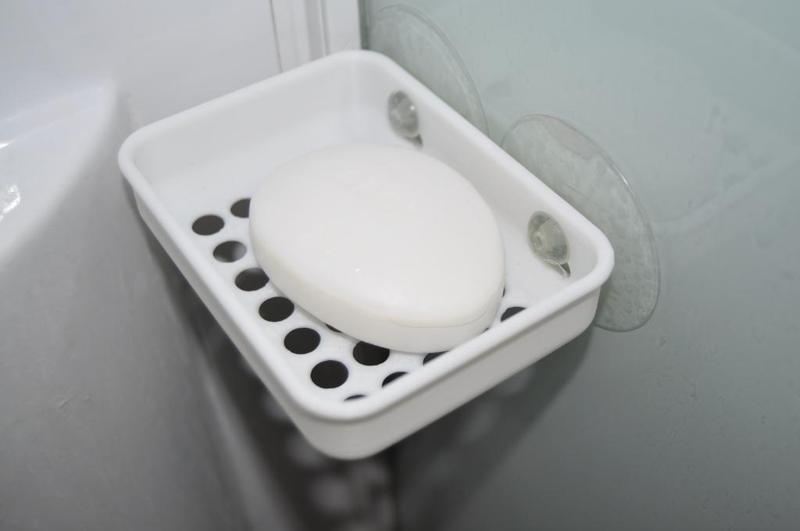 Soap dish for shower with suction cup - porte savon à ventouses