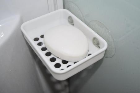 Soap dish for shower with suction cup - porte savon à ventouses