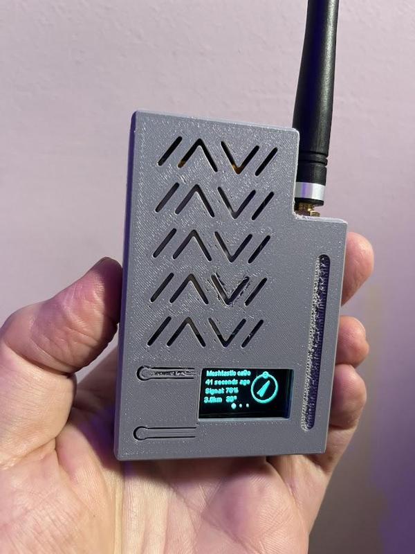 Heltec v3 slim case with battery slot (Meshtastic)