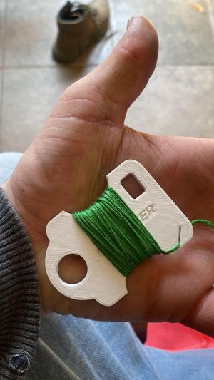 Porta hilo - Thread holder