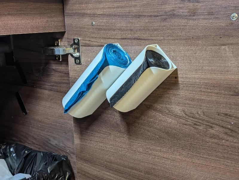 Trash bags roll holder (True vase mode)   