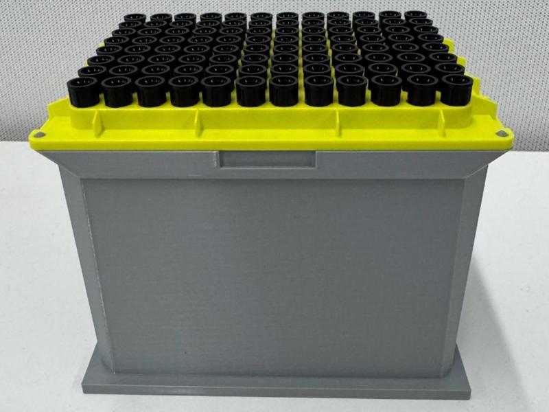 Isolated 1,000 uL Pipette Tip Box