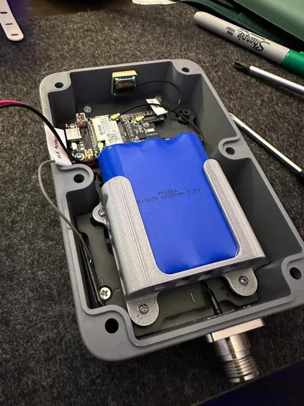 RAK Unify 150x100x45 enclosure plate 18650 battery bracket   