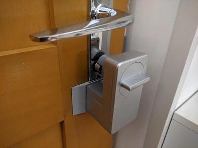 SwitchBot Lock mouting plate for low-end handle   