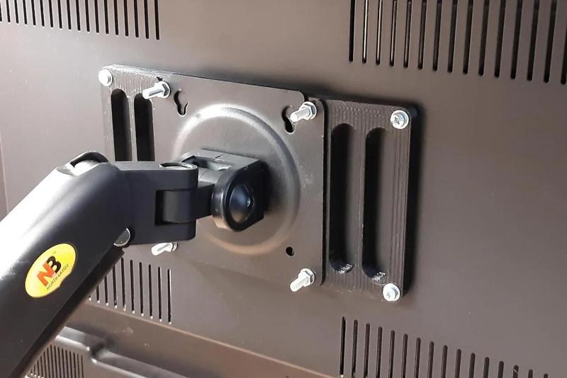 VESA 100x100 adapter for 200x100 monitor mount   