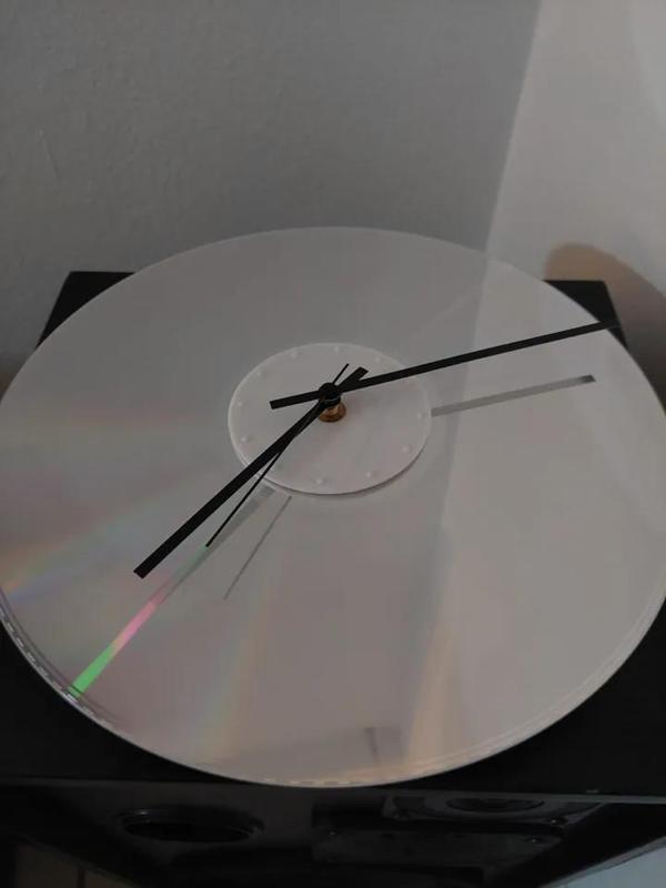 Zifferblatt / Deckplatte für Uhr aus Laserdisc   