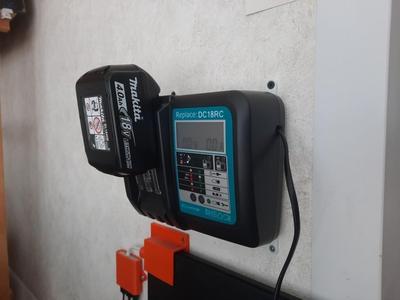 Makita DC18RC Charger Wall Mount