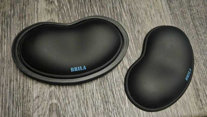 Ergonomic wrist pad for keyboard e.g. dactyl