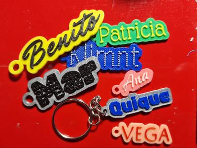 Customizable name keychain (+8000 fonts)