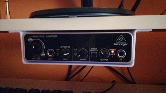 Behringer U-Phoria UMC22 Under Desk Stand